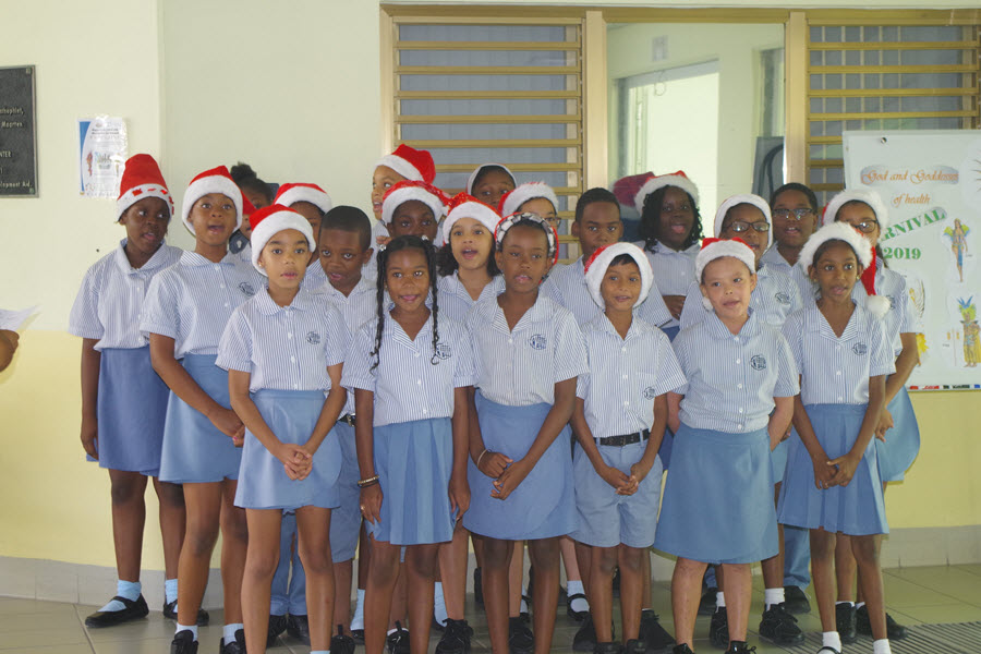 Students bring holiday cheer to SMMC