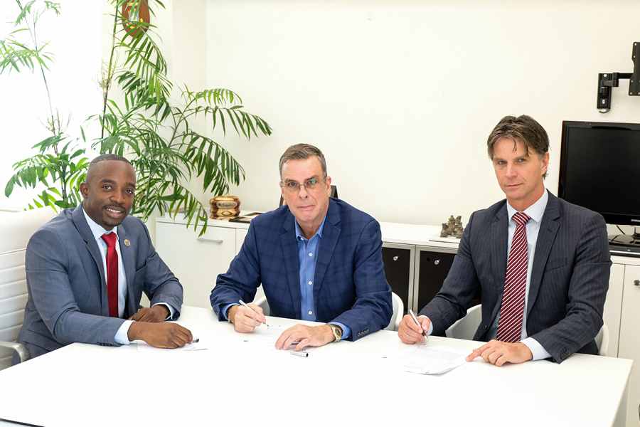 SMMC, SZV, and the Ministry of ECYS sign parking MOU